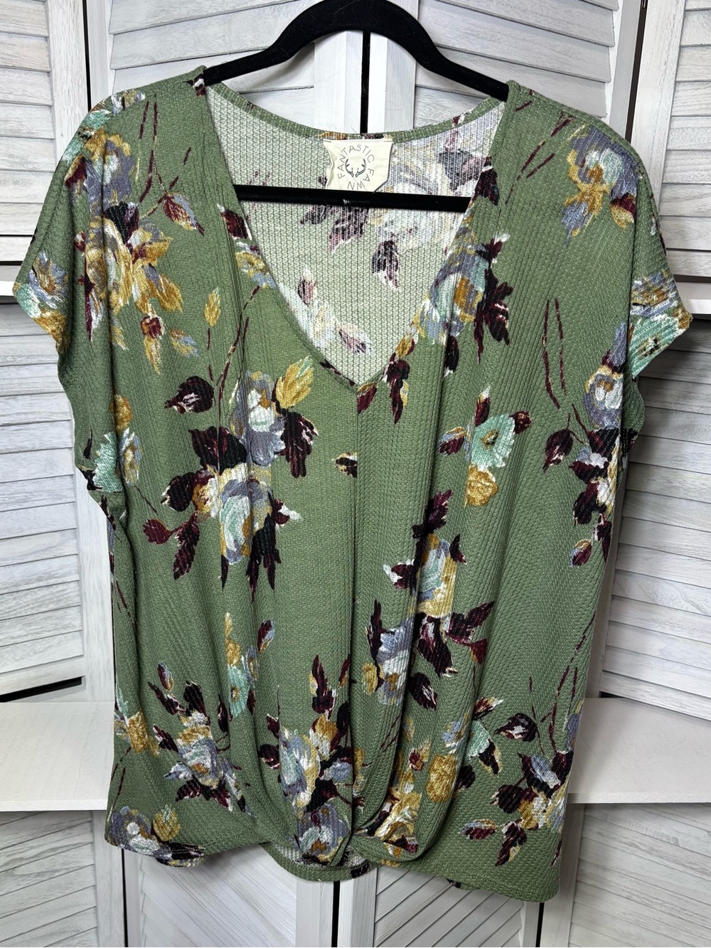 Fantastic Fawn Top Womens L Green Floral Waffle Knit Twist Front Made USA